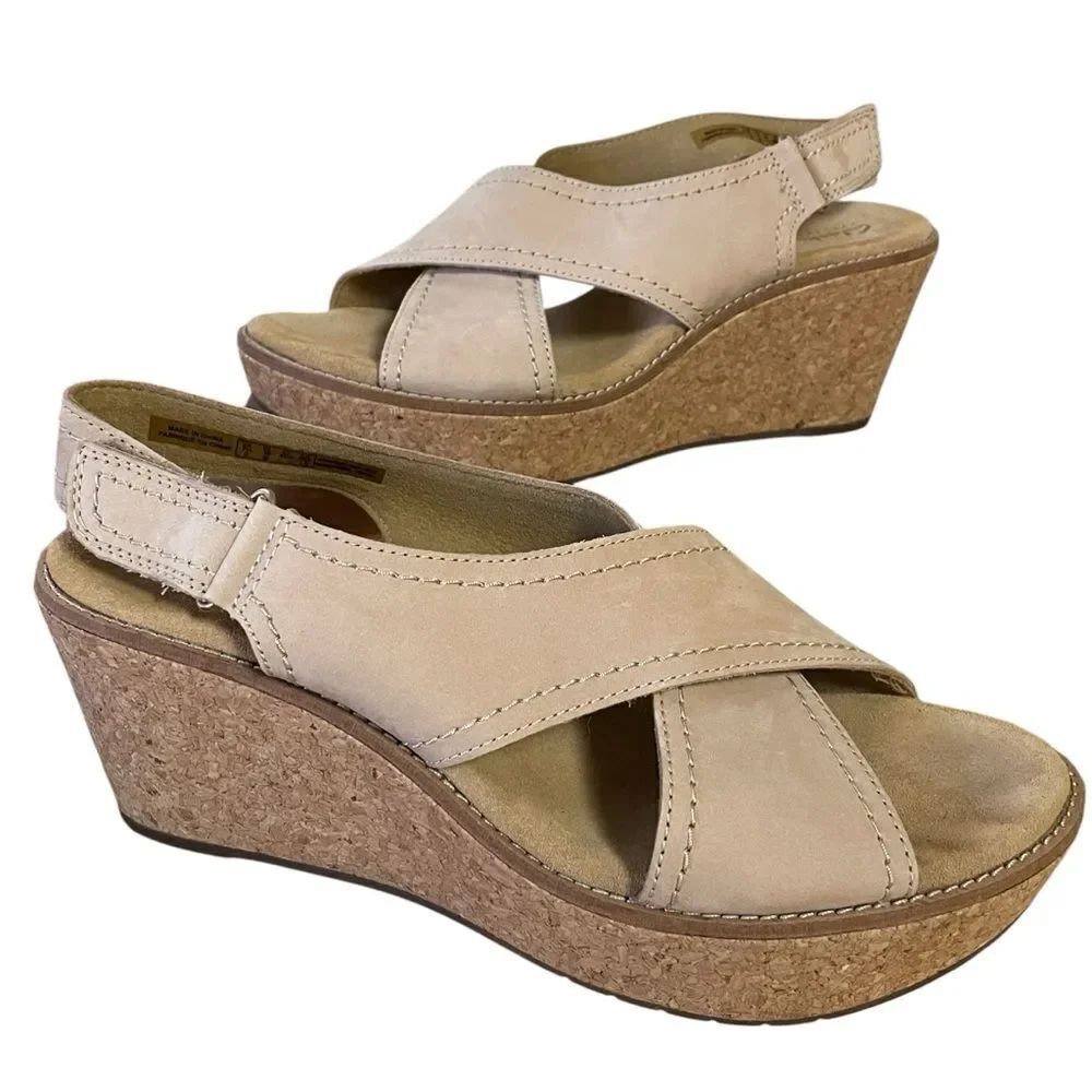 NWOT Clarks Aisley Tulip Womens Wedge Slingback Wedge Sandals Sand Nubuck sz 10